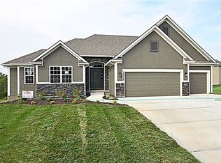 17704 Mission Ridge Ct, Smithville, MO 64089
