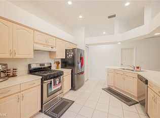 2004R Wrangler Dr, Brandon, FL 33511