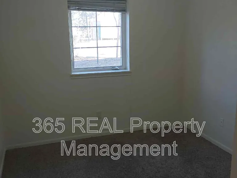 2551 24th St #B-1 — Photo 12