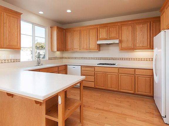 4th image of 67 Portsmouth Dr