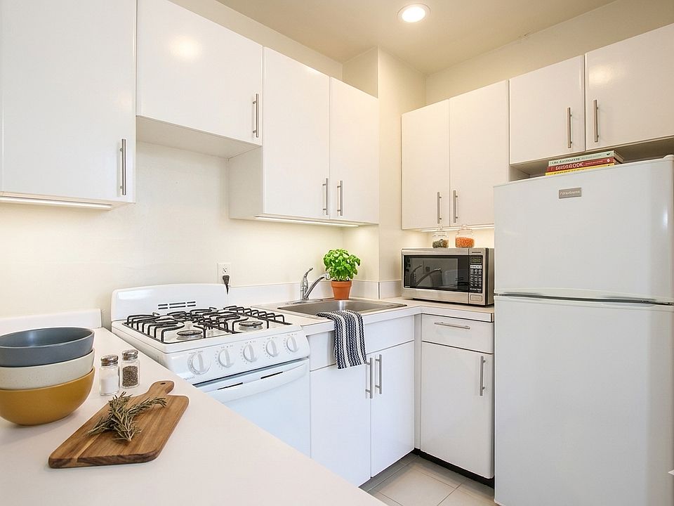 2nd image of 220 E 25th St #3E