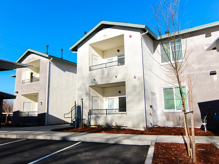 Lassen Villa Apartments — Photo 57