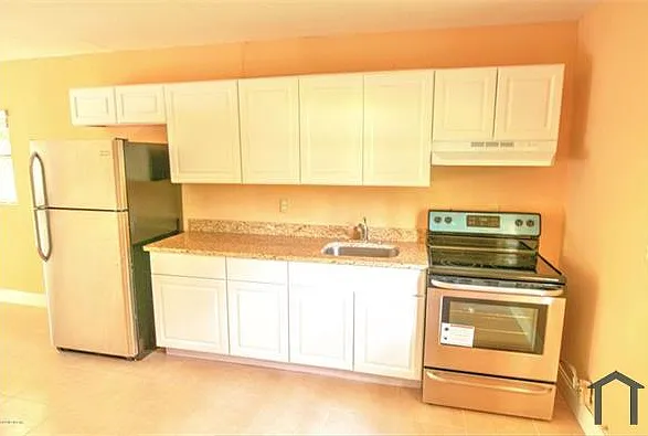 2885 Gilmore St — Photo 3