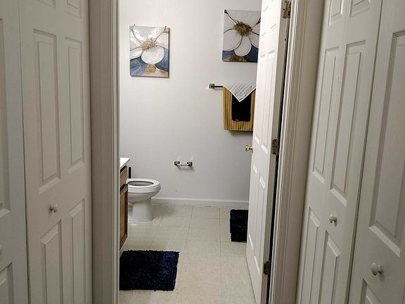 4th image of 820 Parkview Apartments