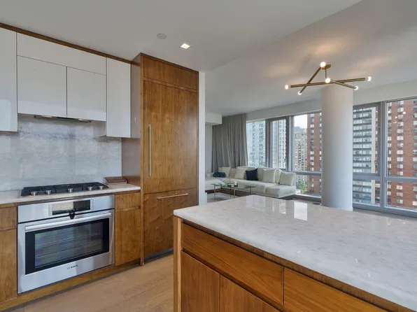 75 Park Lane image 10 of 23