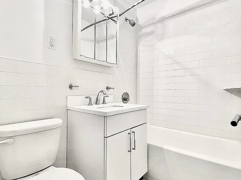 161 E 55th St #2C — Photo 2