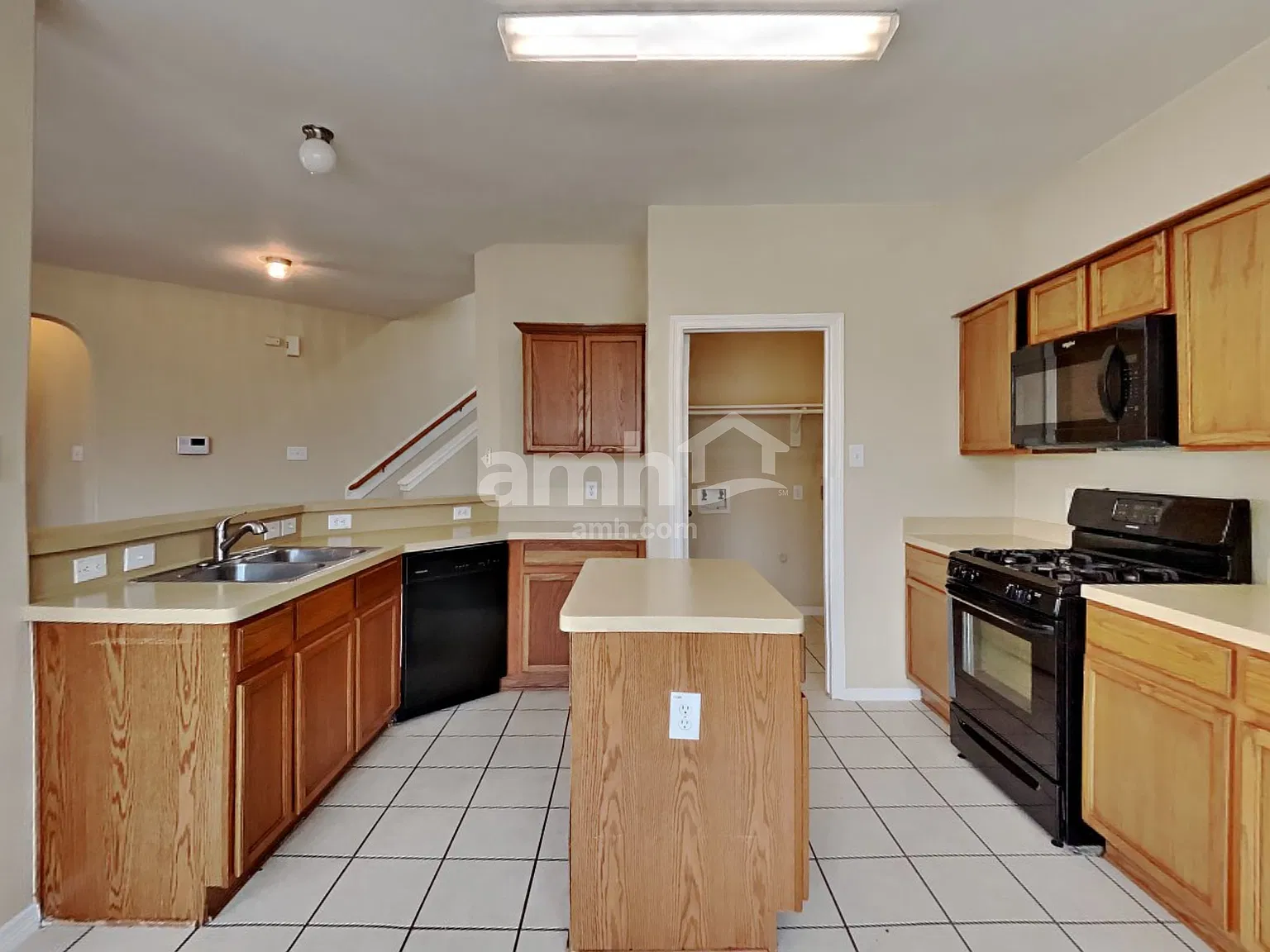 3 bed, 2.5 bath, 2175 sqft, $2,030 — Photo 3