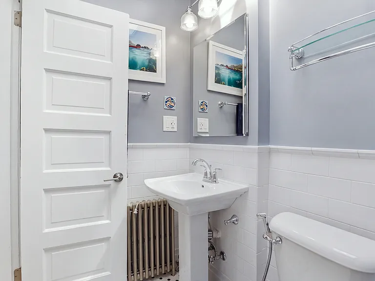 1526 D St SE #1 — Photo 19