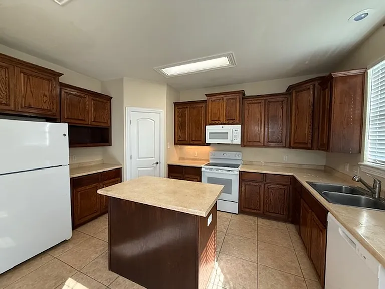 2319 Independence Blvd — Photo 8