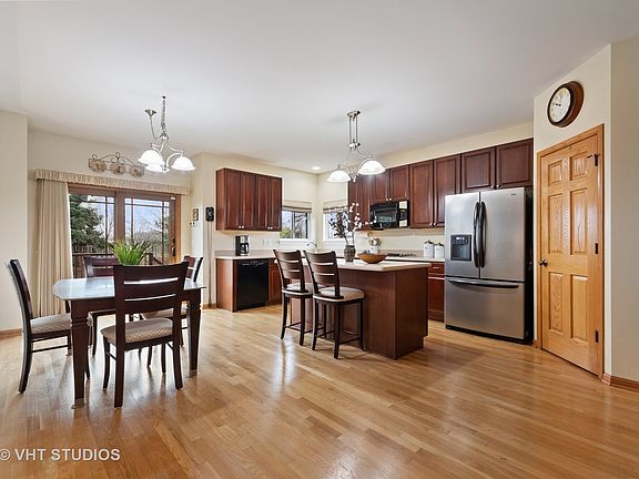 4th image of 251 Lillian Pl