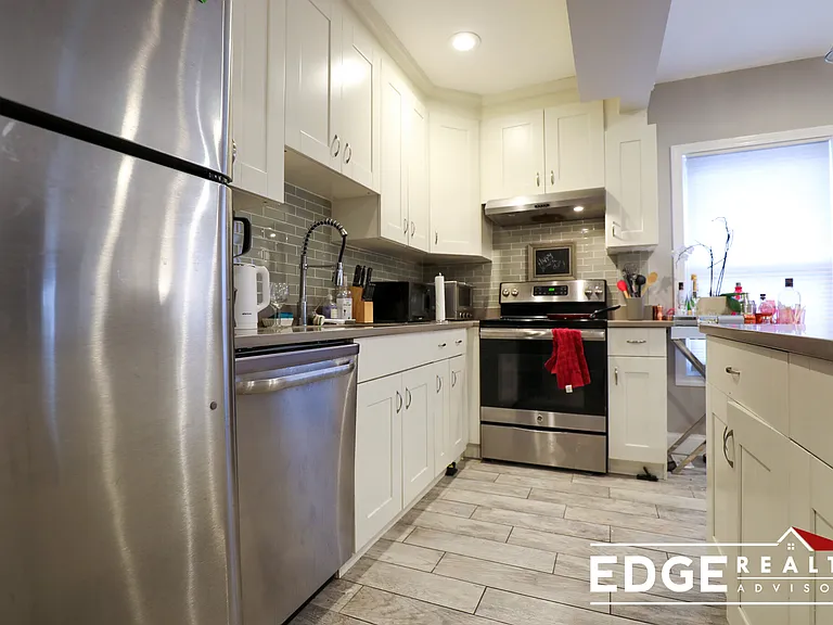 77 Linden St #2 — Photo 2
