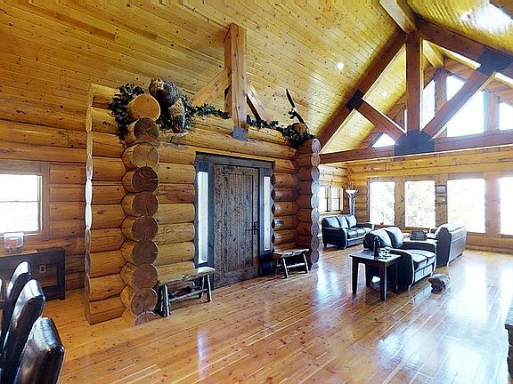 Main Entrance Sitting/Dining