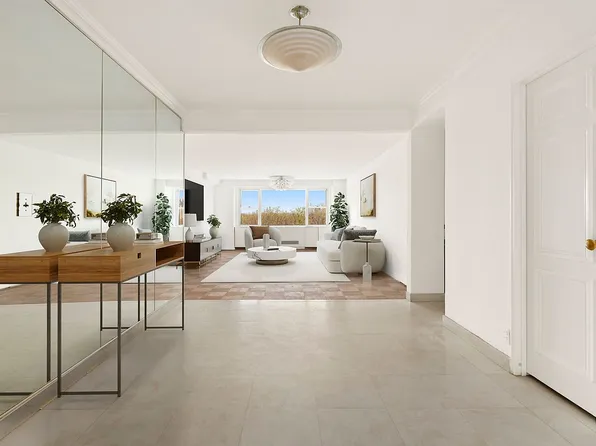 24 Central Park S #11W, New York, NY 10019