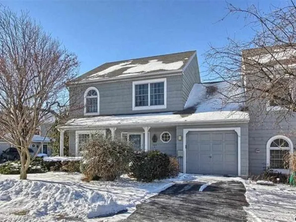 240 Crescent Dr, Hershey, PA 17033