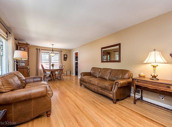 2nd image of 35 E Oak St