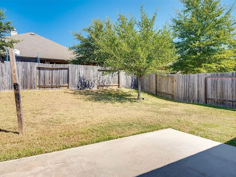 8470 Coral Cove Pass Ln — Photo 32