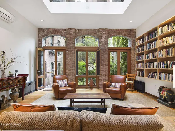 240 West 21st Street image 1 of 13