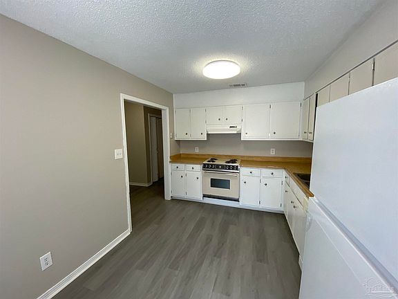 4th image of 1360 Fairchild St #A