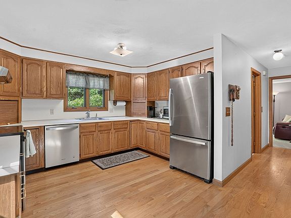 5th image of 210 Tispaquin St