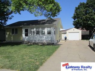 1422 Austin Ln, Fremont, NE 68025