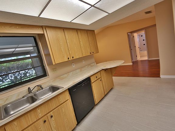 4th image of 1943 Country Meadows Way
