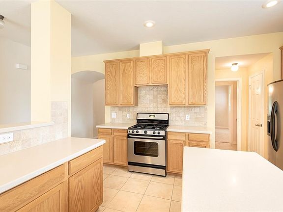 4th image of 2247 Wildrose Dr