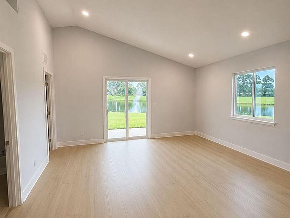 5th image of 1842 Edgewater Dr