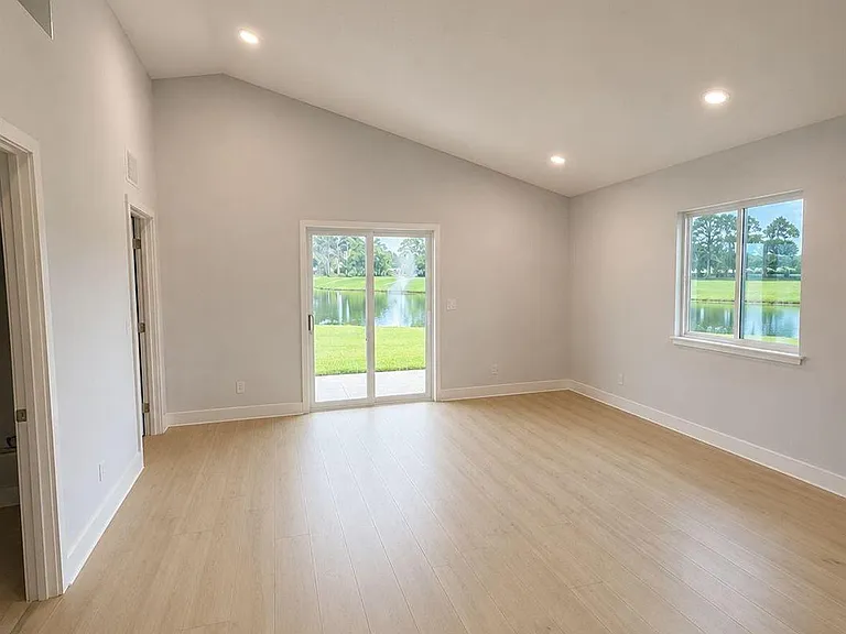 1842 Edgewater Dr — Photo 5
