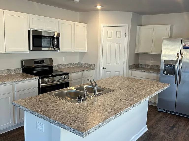 609 Savannah St — Photo 11