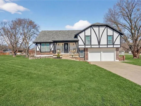 5660 Meadow Heights Dr, Shawnee, KS 66226