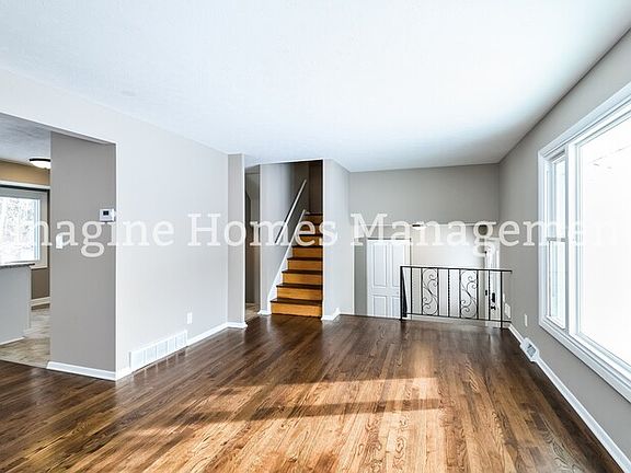 4th image of 33125 Arlesford Dr