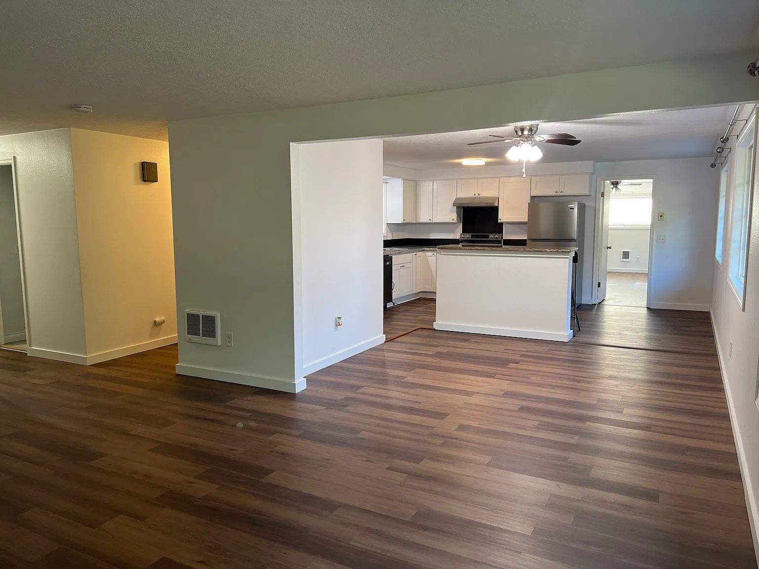 3 bed, 1488 sqft, $2,800 — Photo 2