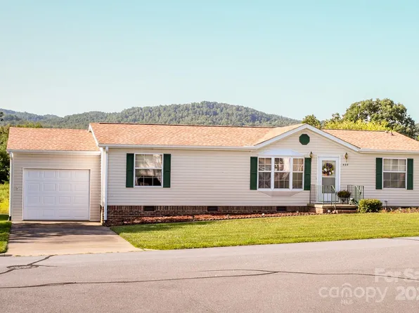 408 Riverwind Dr, Hendersonville, NC 28739