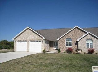 3621 Stone Crest Dr, Quincy, IL 62305