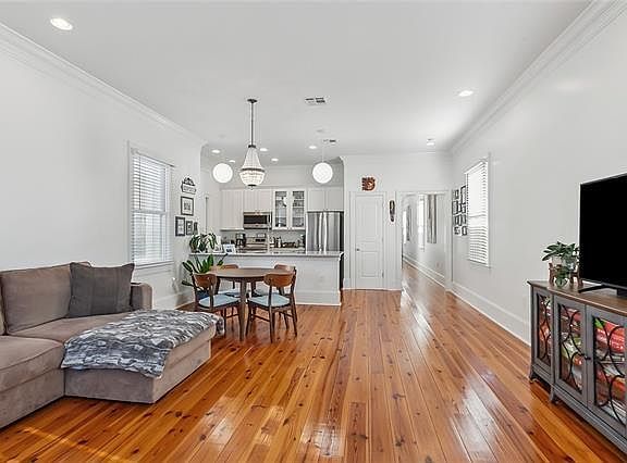 2nd image of 6013 Dauphine St
