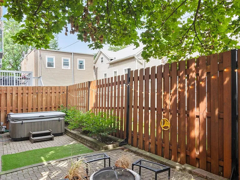 1616 W Altgeld St — Photo 35