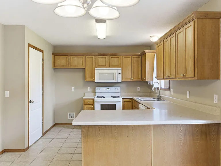 1215 S 14th Ave — Photo 12