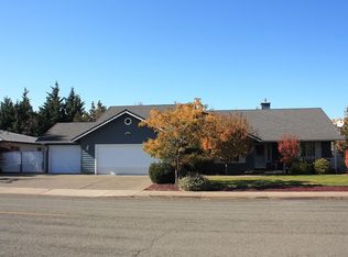 1100 Moon Glo Dr, Grants Pass, OR
