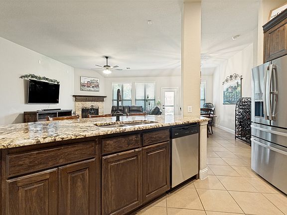 4th image of 418 Valley Brook Ct