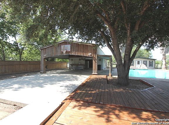 3rd image of 9533 Dileen St