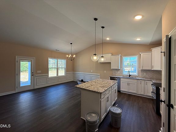 3rd image of 56 Yardley Dr