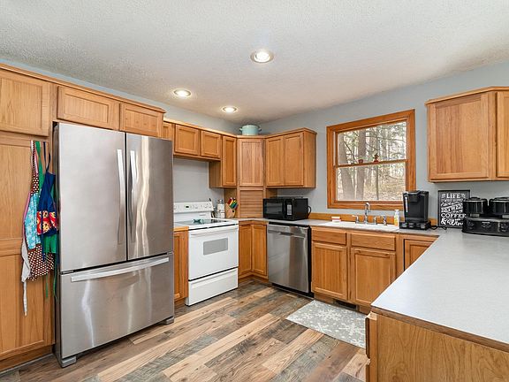 3rd image of 1012 Parkview Dr