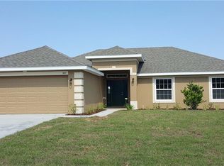 800 Edith Dr, Fruitland Park, FL 34731