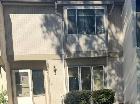 1189 Dublin Pl, Herndon, VA 20170