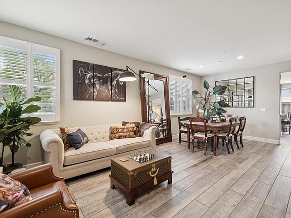 3rd image of 100 Crestview Cir