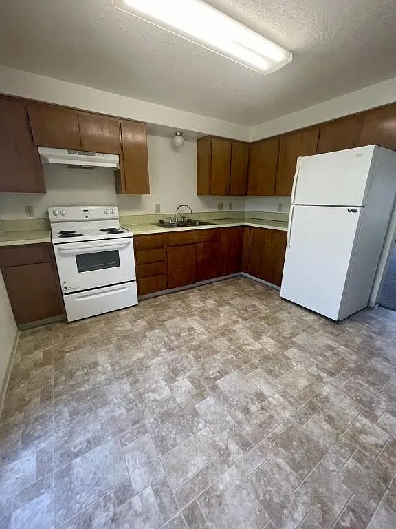 Building Photo - 133 Taft Dr #3
