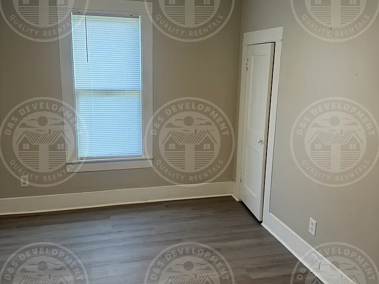 2433 Lincoln Ave — Photo 5