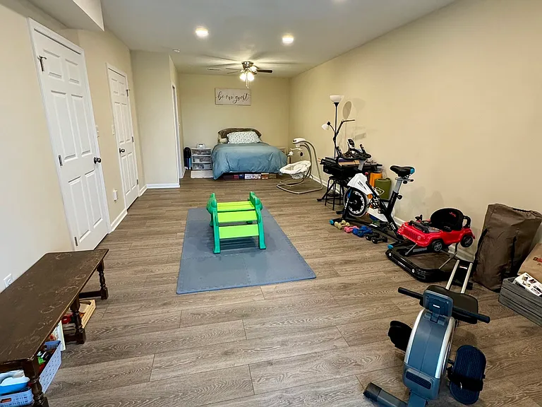 Can be used as a third bedroom or mixed-use space.