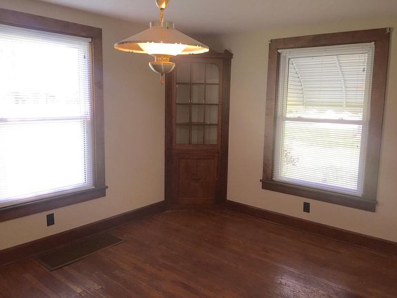 Dining room(view from kitchen)