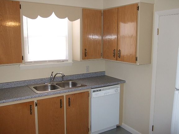 4th image of 578 Dubuque St #1